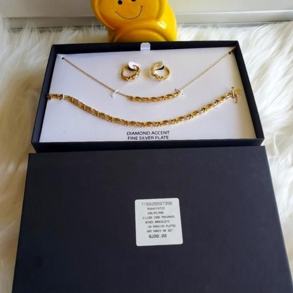 Jewelry Set 18k silver plated Diamond Accent. New